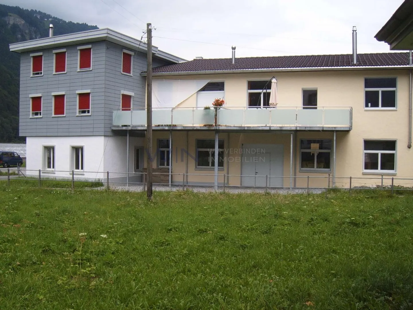 Residential building 16.5 rooms - Photo 3 of 10