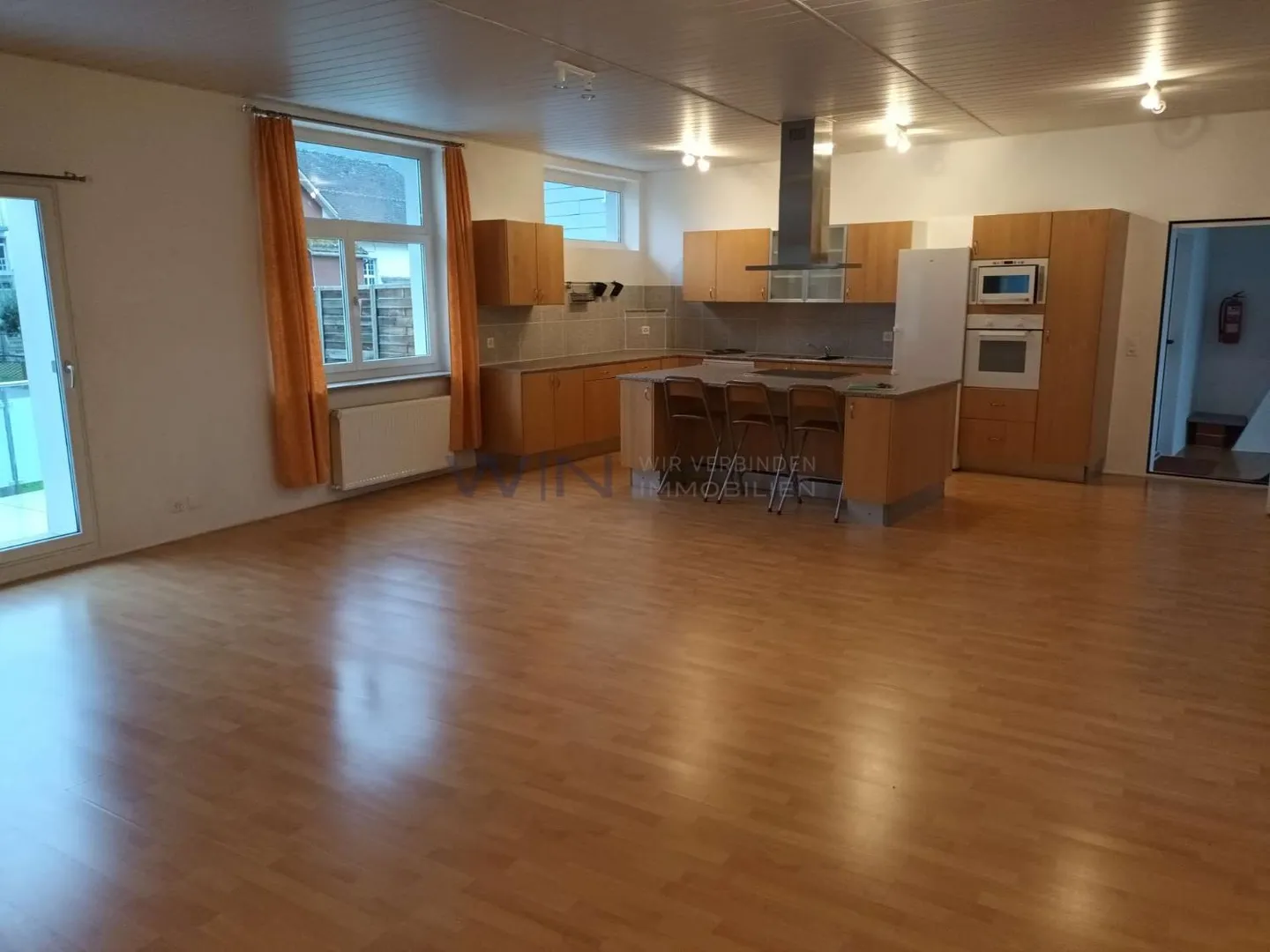 Residential building 16.5 rooms - Photo 5 of 10