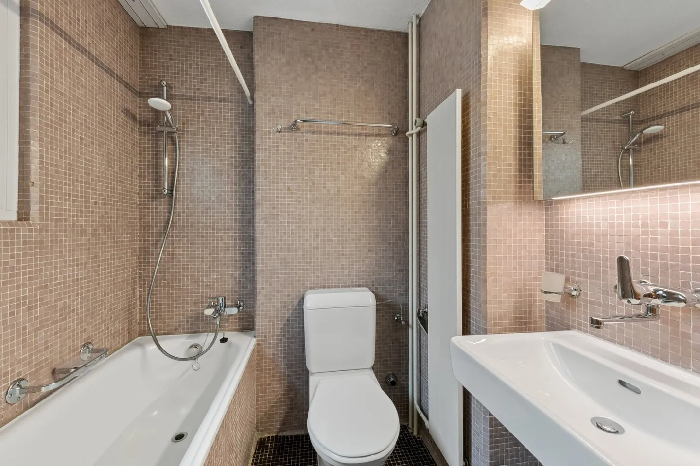 Appartamento arredato con 2 camere situato in posizione centrale - Foto 4 di 10