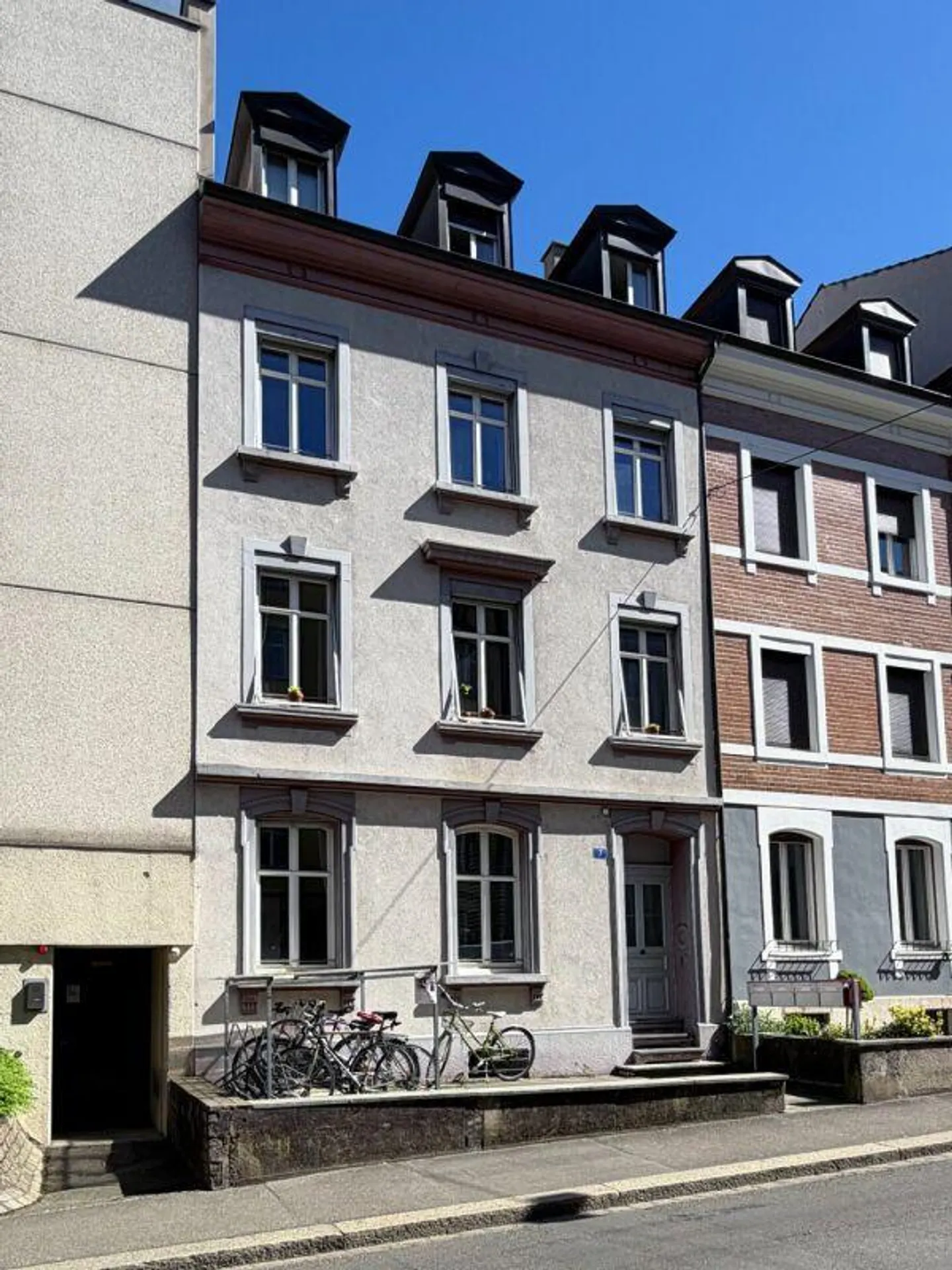 Multi-family house with 4 apartments in the popular Iselin district - Photo 2 of 17