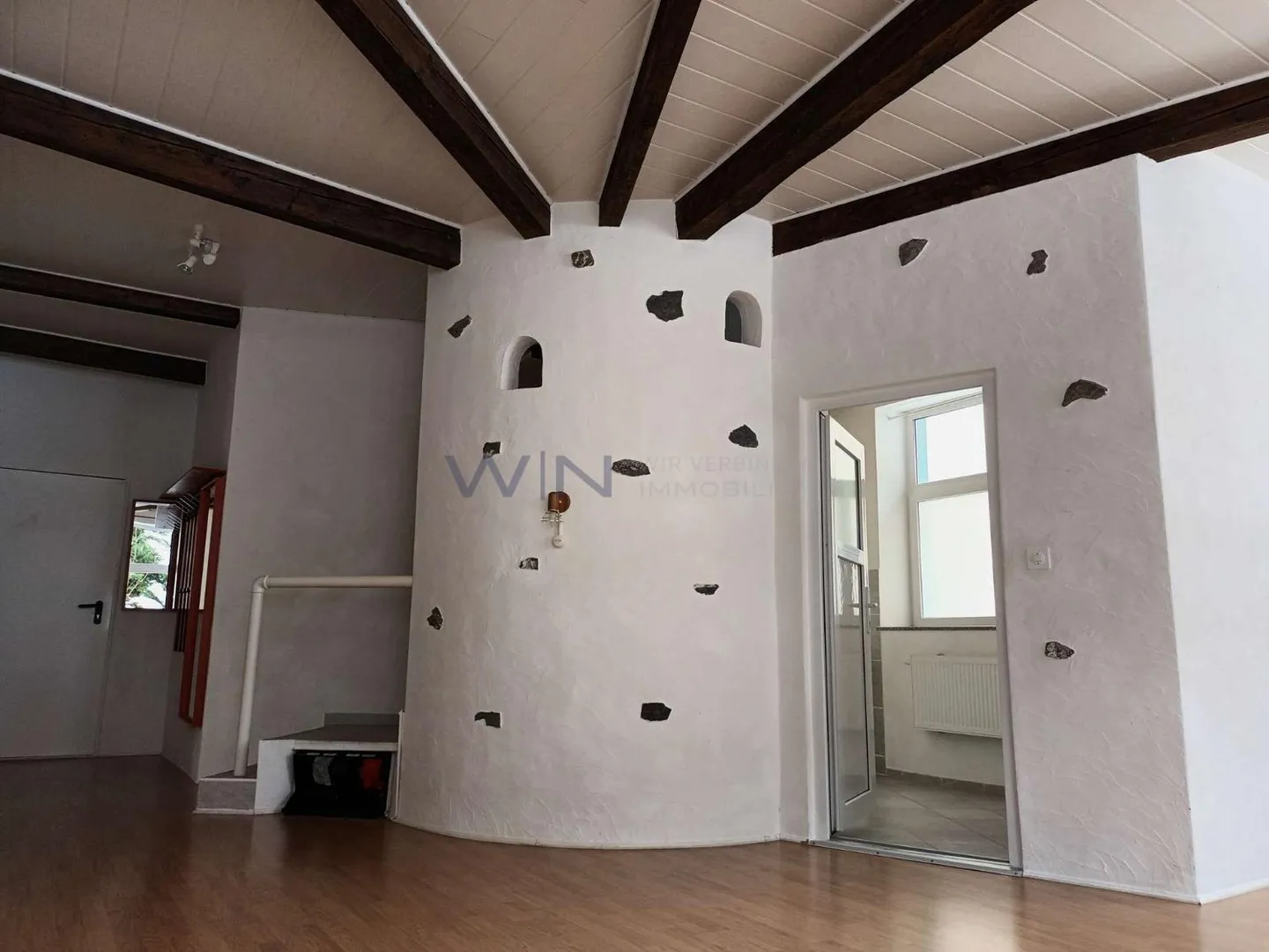 Residential building 16.5 rooms - Photo 8 of 10