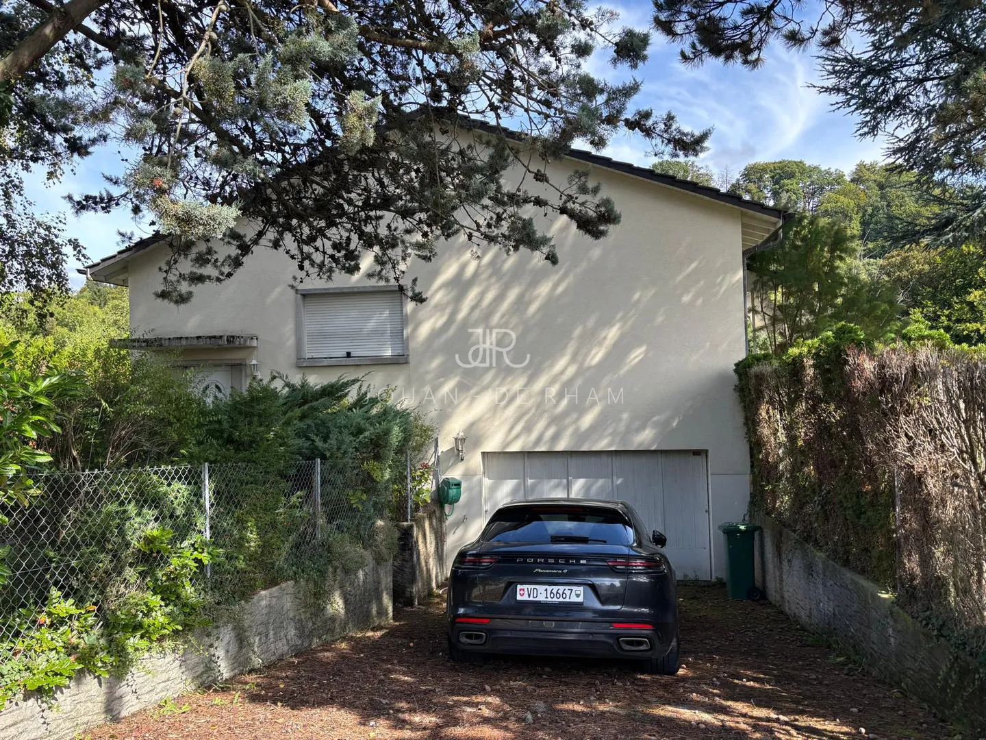 Property with High Potential? Individual House and Pool to Renovate, on a Plot - Photo 2 of 8