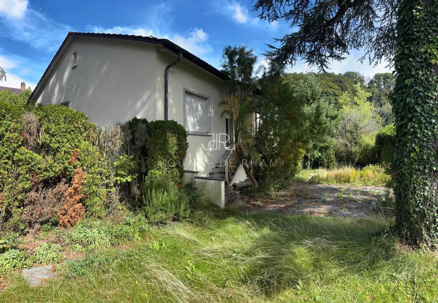 Property with High Potential? Individual House and Pool to Renovate, on a Plot - Photo 3 of 8