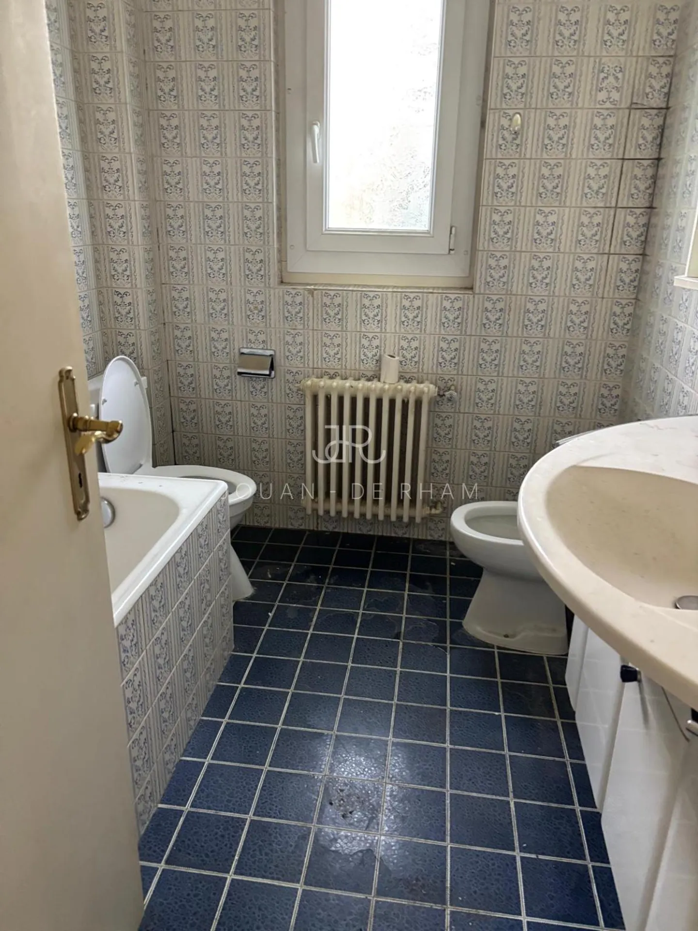 Property with High Potential? Individual House and Pool to Renovate, on a Plot - Photo 7 of 8