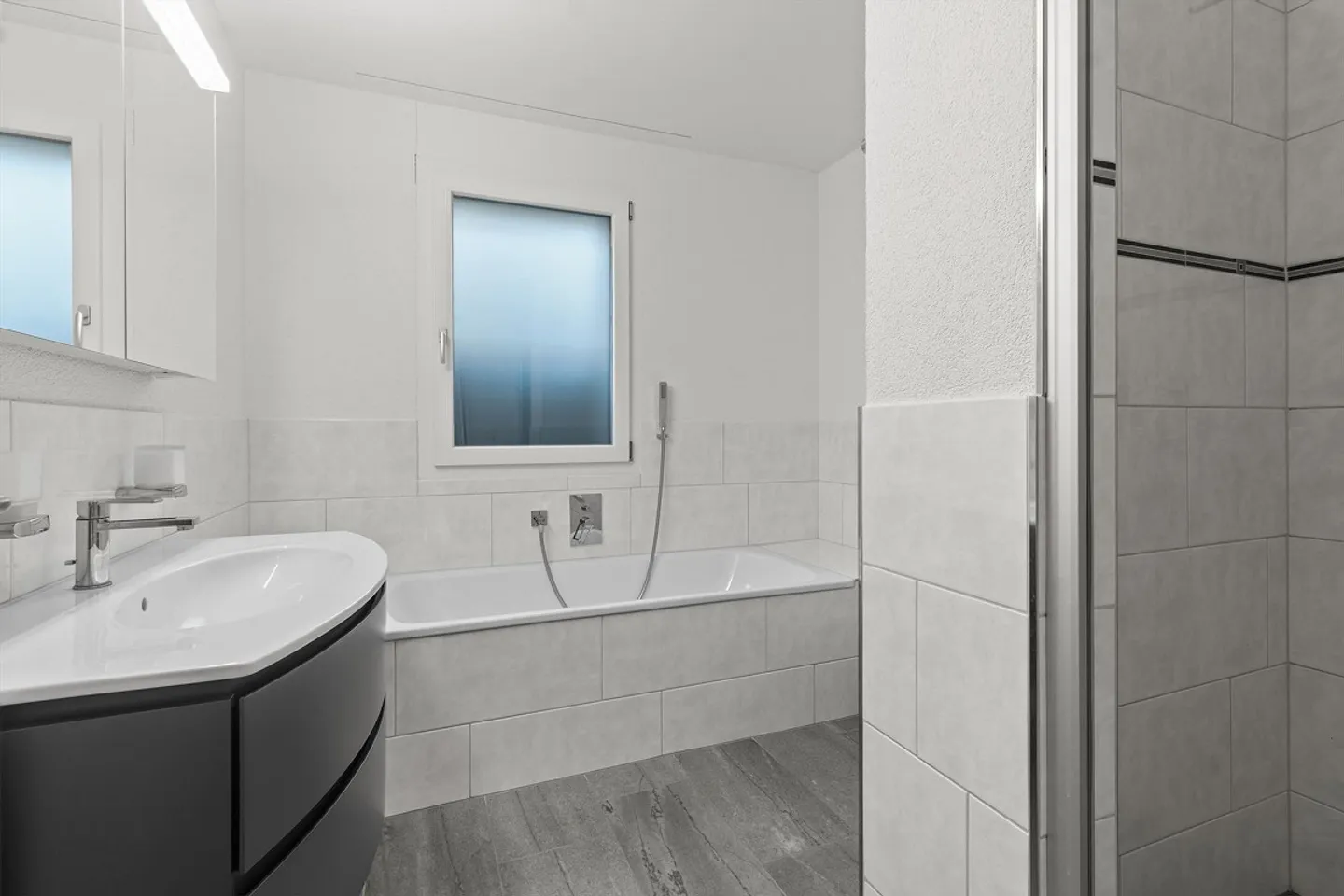 Modern 5.5-room semi-detached house with panoramic views in Erlinsbach - Photo 9 of 11