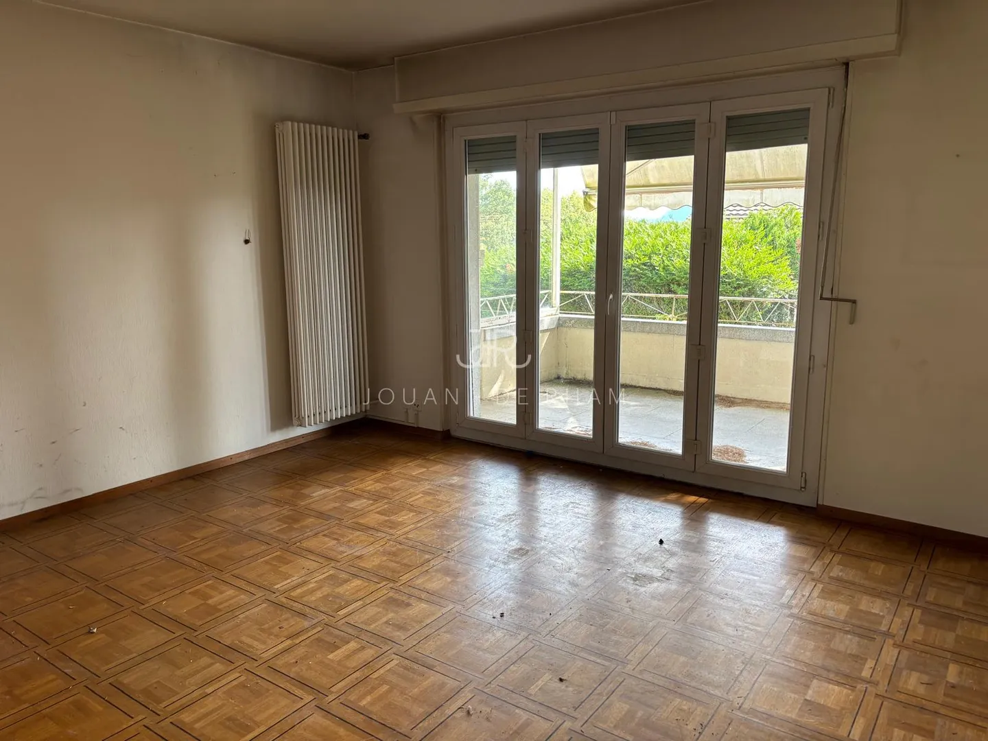 Property with High Potential? Individual House and Pool to Renovate, on a Plot - Photo 8 of 8