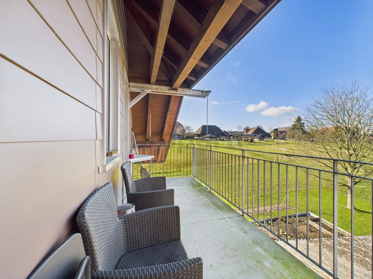 Bright 2.5-room apartment with balcony in Zauggenried - Photo 7 of 12