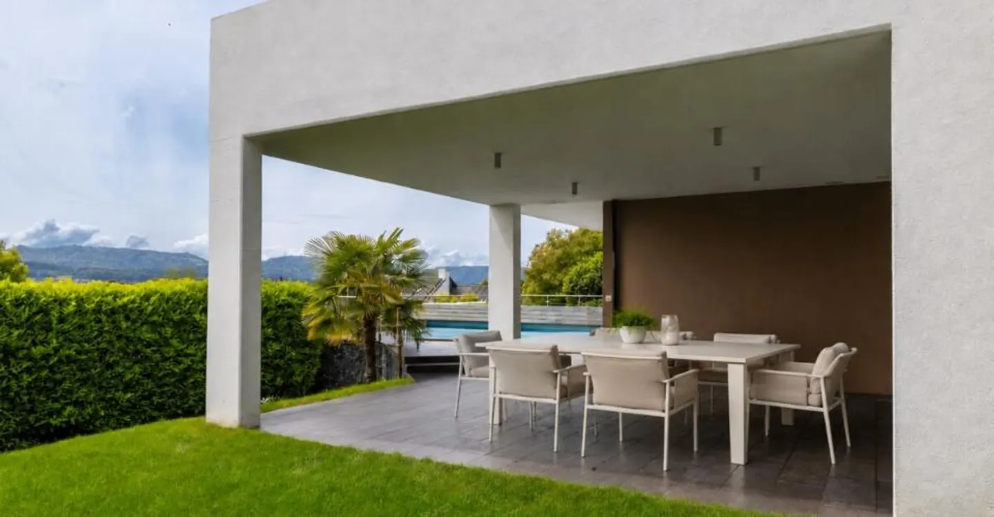 Herrliberg: exklusives Einfamilienhaus mit Seesicht, Garten und Pool - Foto 3 von 7
