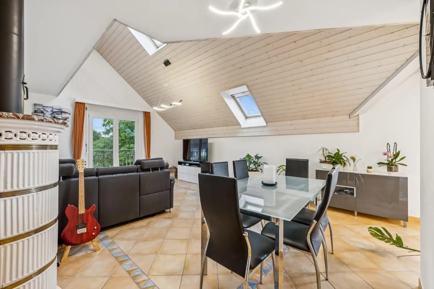 Duplex di 5,5 stanze con grande spazio indipendente - Foto 2 di 13