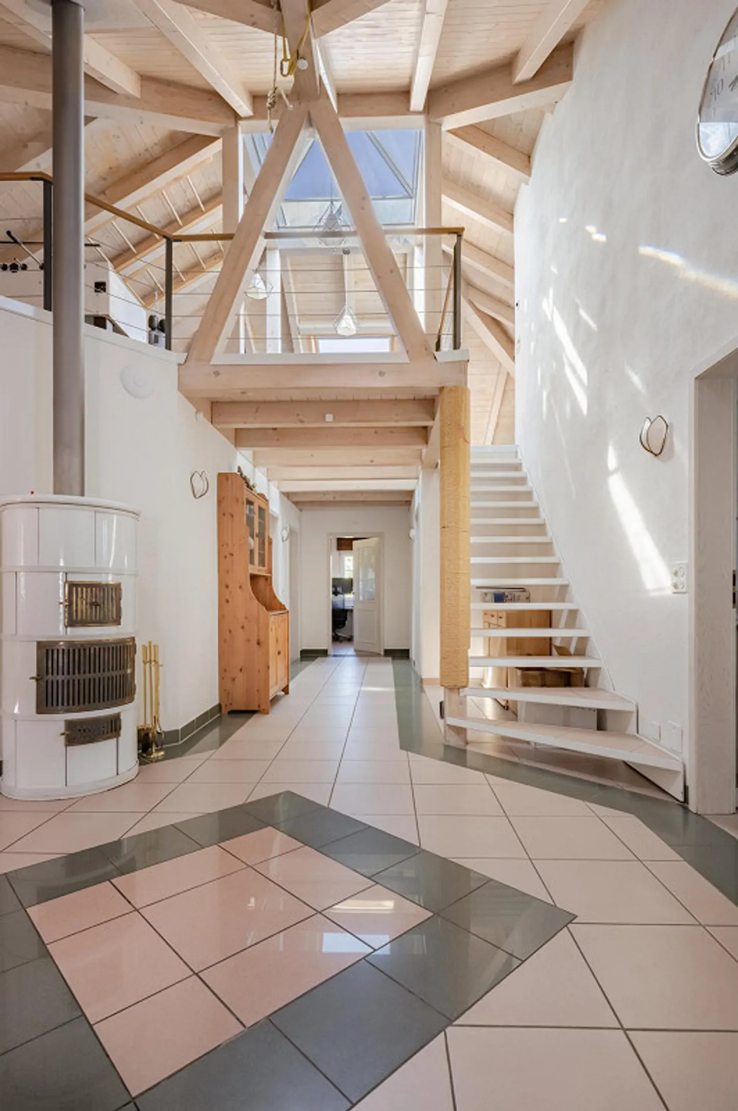 Two-family house with commercial space in Steffisburg - Photo 2 of 19