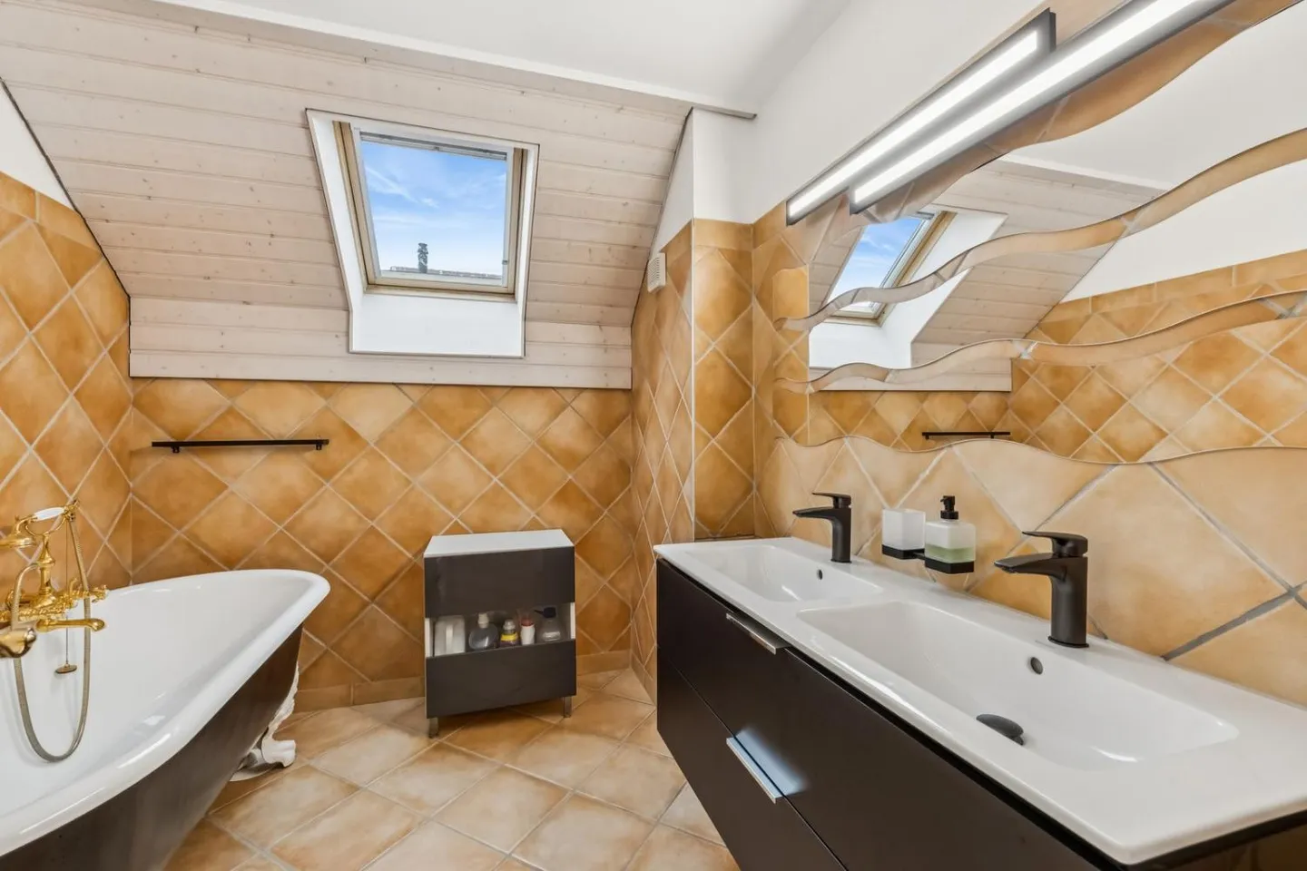 Duplex di 5,5 stanze con grande spazio indipendente - Foto 6 di 13