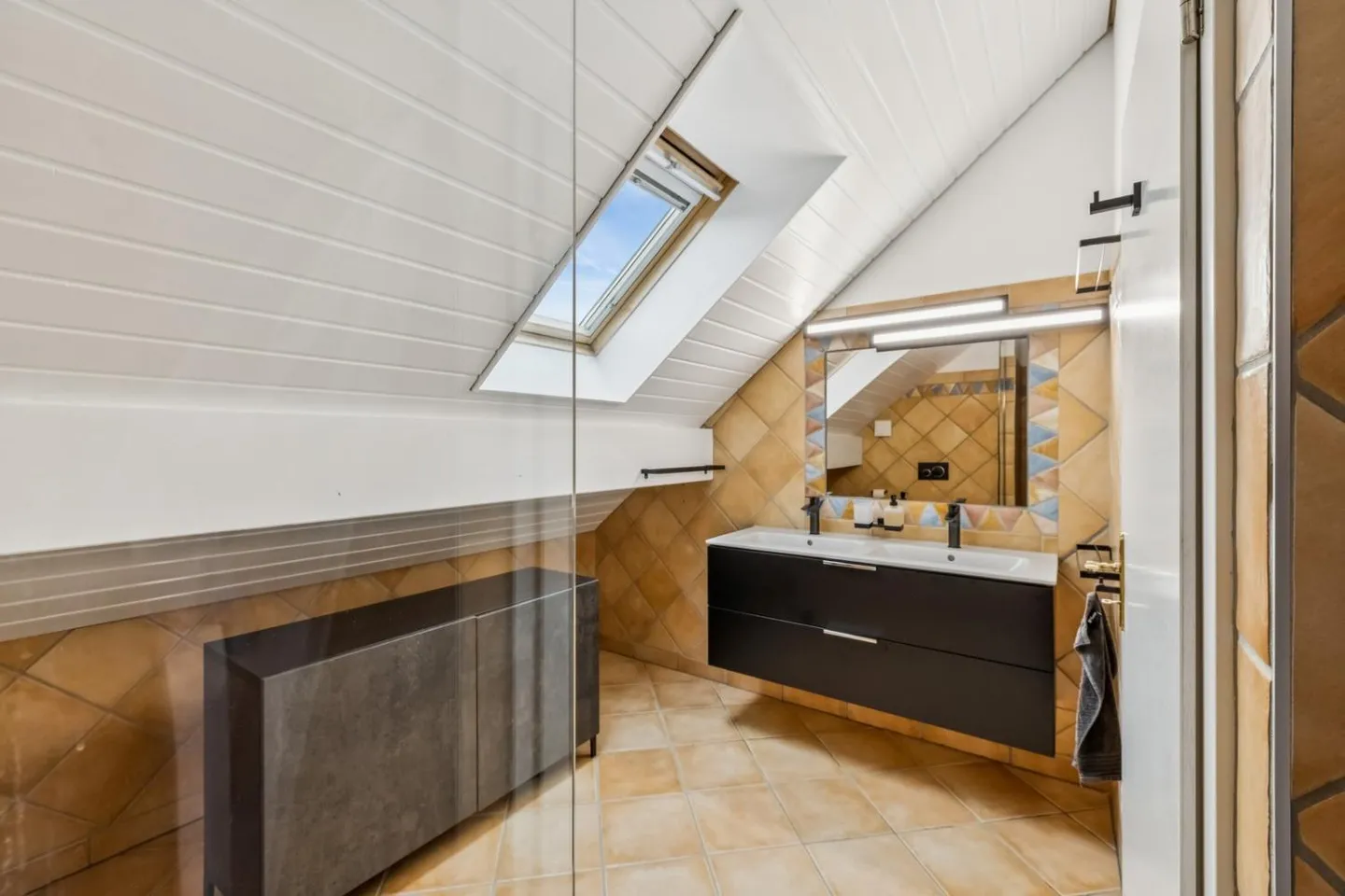 Duplex di 5,5 stanze con grande spazio indipendente - Foto 11 di 13