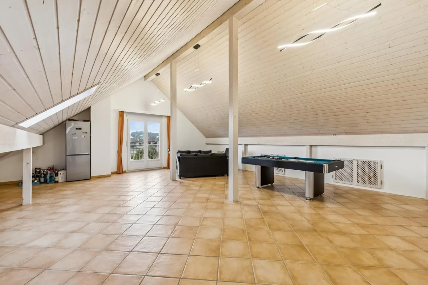 Duplex di 5,5 stanze con grande spazio indipendente - Foto 9 di 13