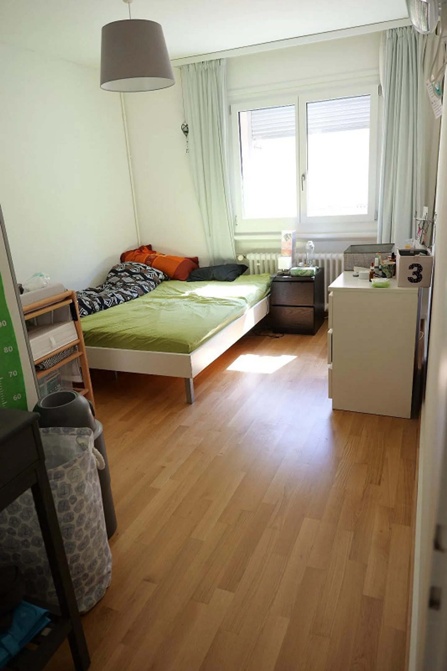 Central, quiet and bright 4-room apartment - Photo 5 of 10
