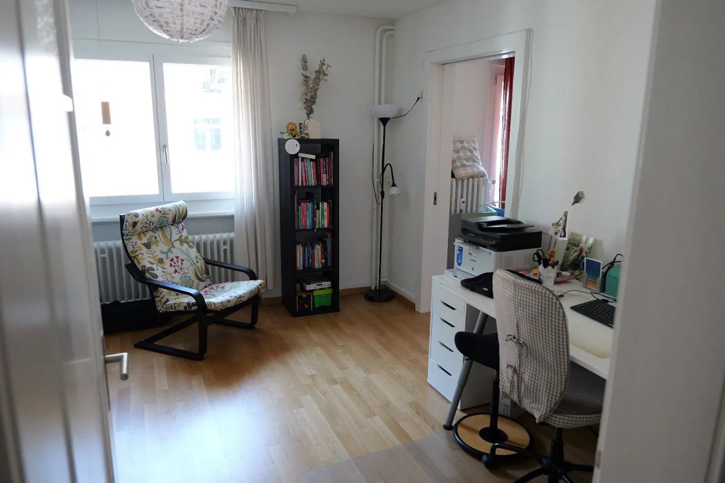 Central, quiet and bright 4-room apartment - Photo 6 of 10