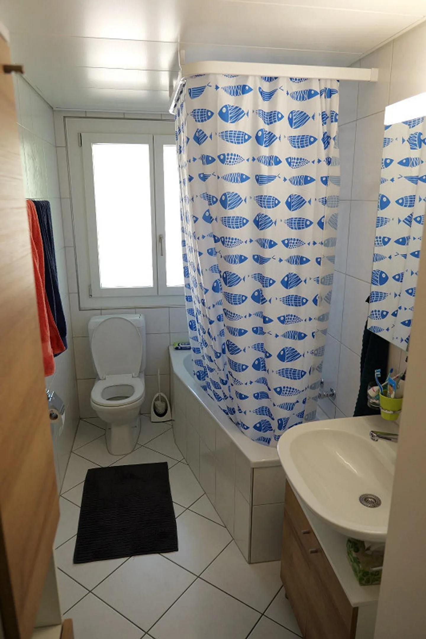 Central, quiet and bright 4-room apartment - Photo 7 of 10