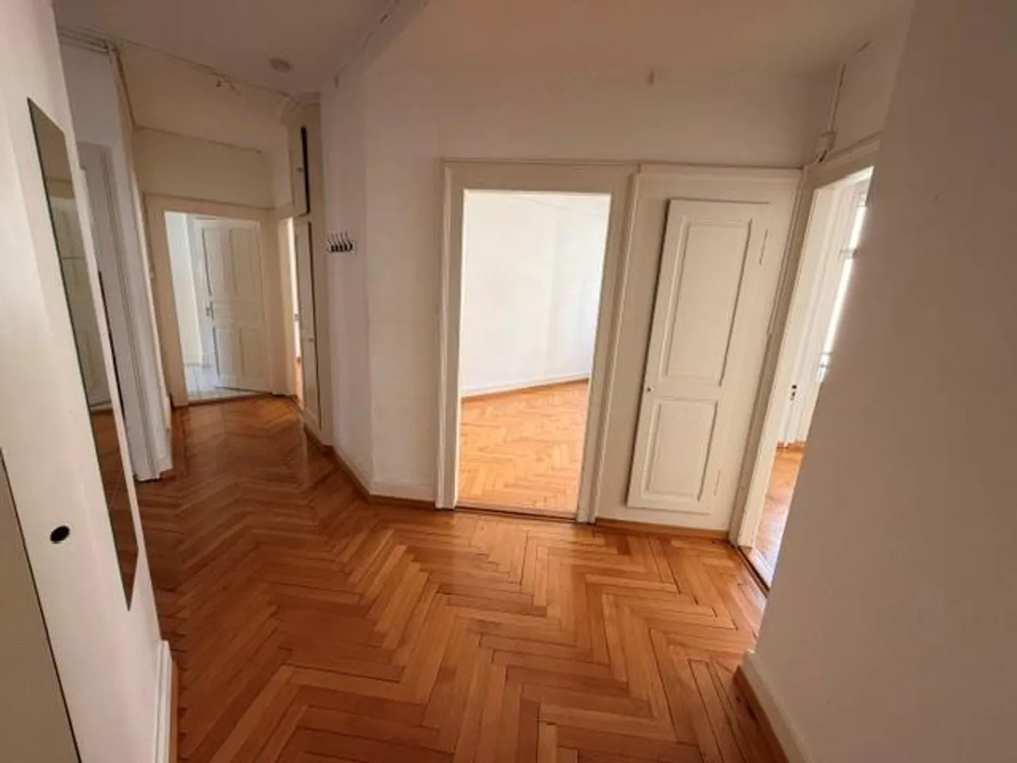 Charming 3-room old building apartment in the heart of the city of Lucerne - Photo 4 of 10