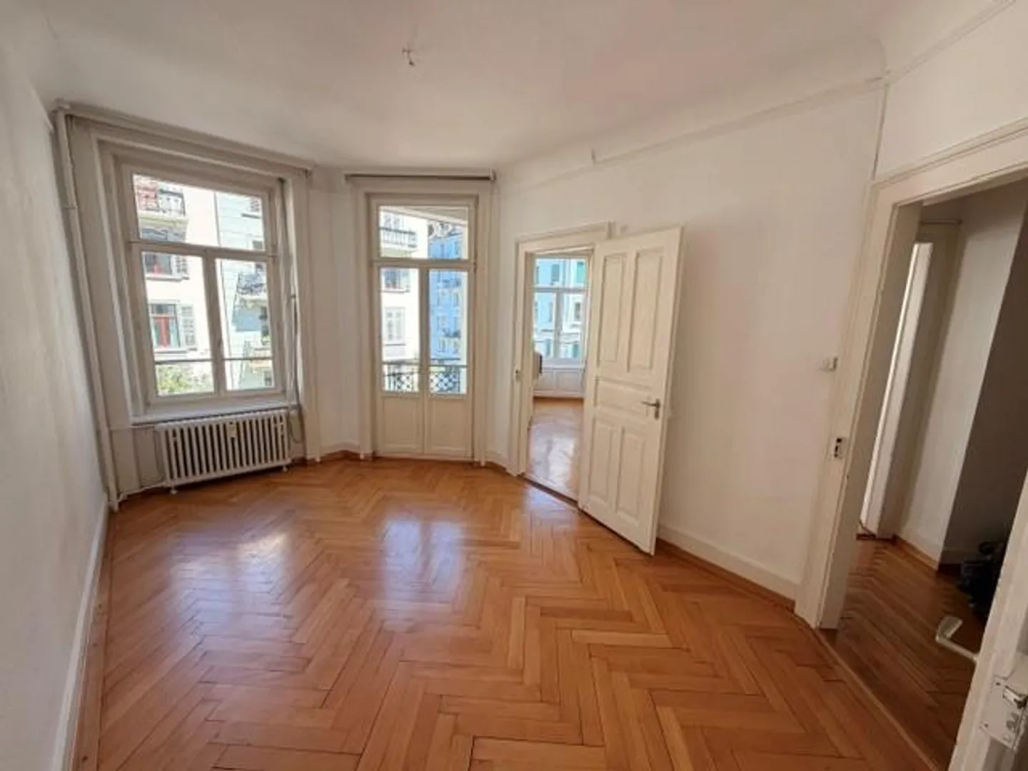 Charming 3-room old building apartment in the heart of the city of Lucerne - Photo 5 of 10