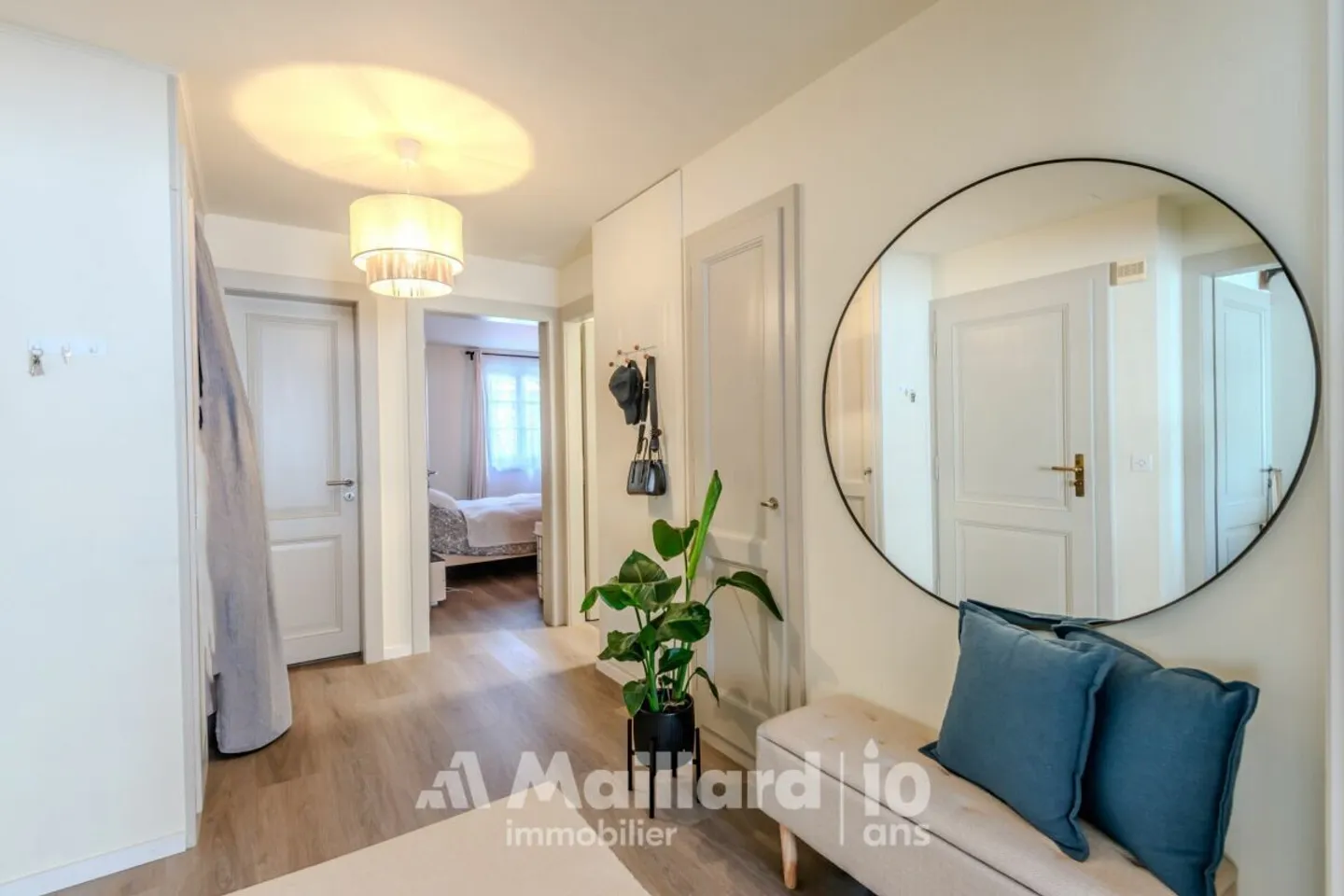 Appartamento affascinante con 3,5 stanze nel cuore di Yens - Foto 8 di 13