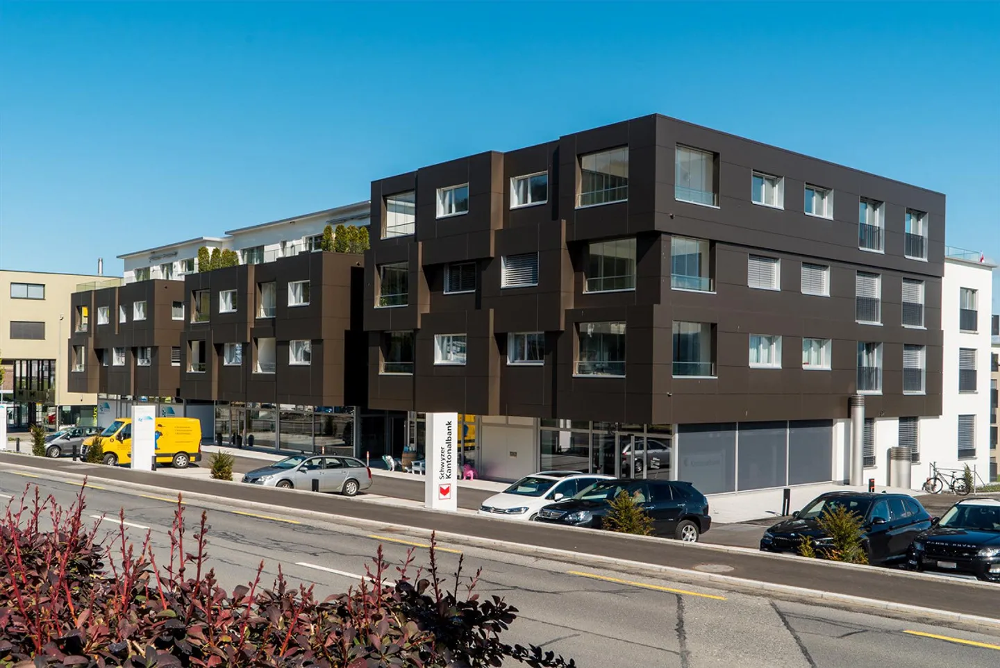 Office condominium in a representative location with high visibility - Photo 1 of 8