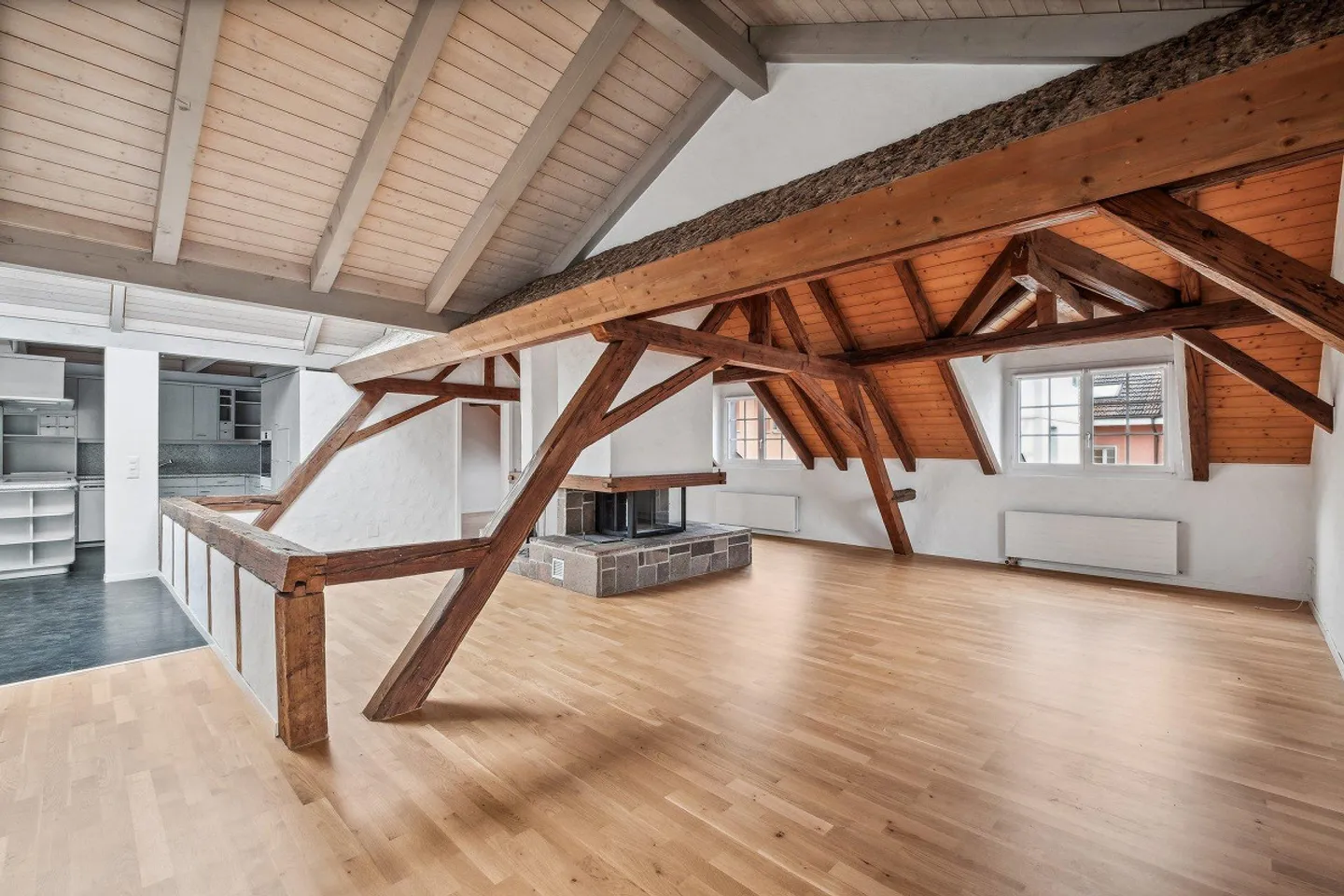 Exclusive old building maisonette apartment in the heart of Langenthal! - Photo 1 of 12