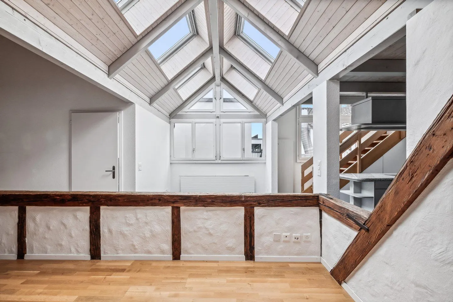 Exclusive old building maisonette apartment in the heart of Langenthal! - Photo 2 of 12