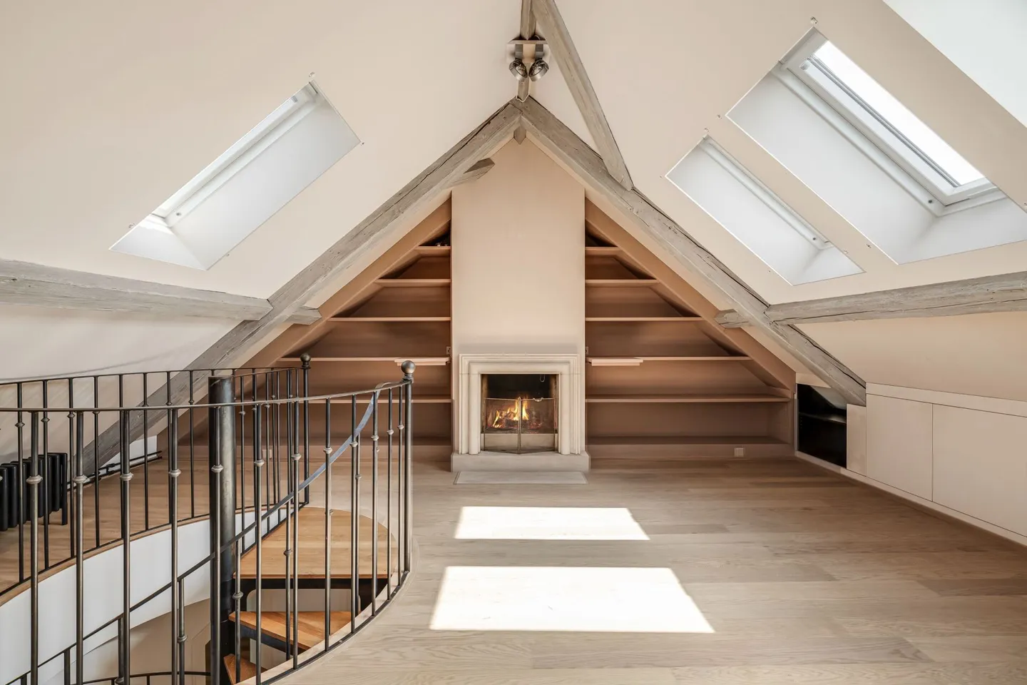 Maisonette-Dachwohnung in un edificio storico della città vecchia di Basilea, incluso un posto auto nell'AEH - Foto 7 di 12