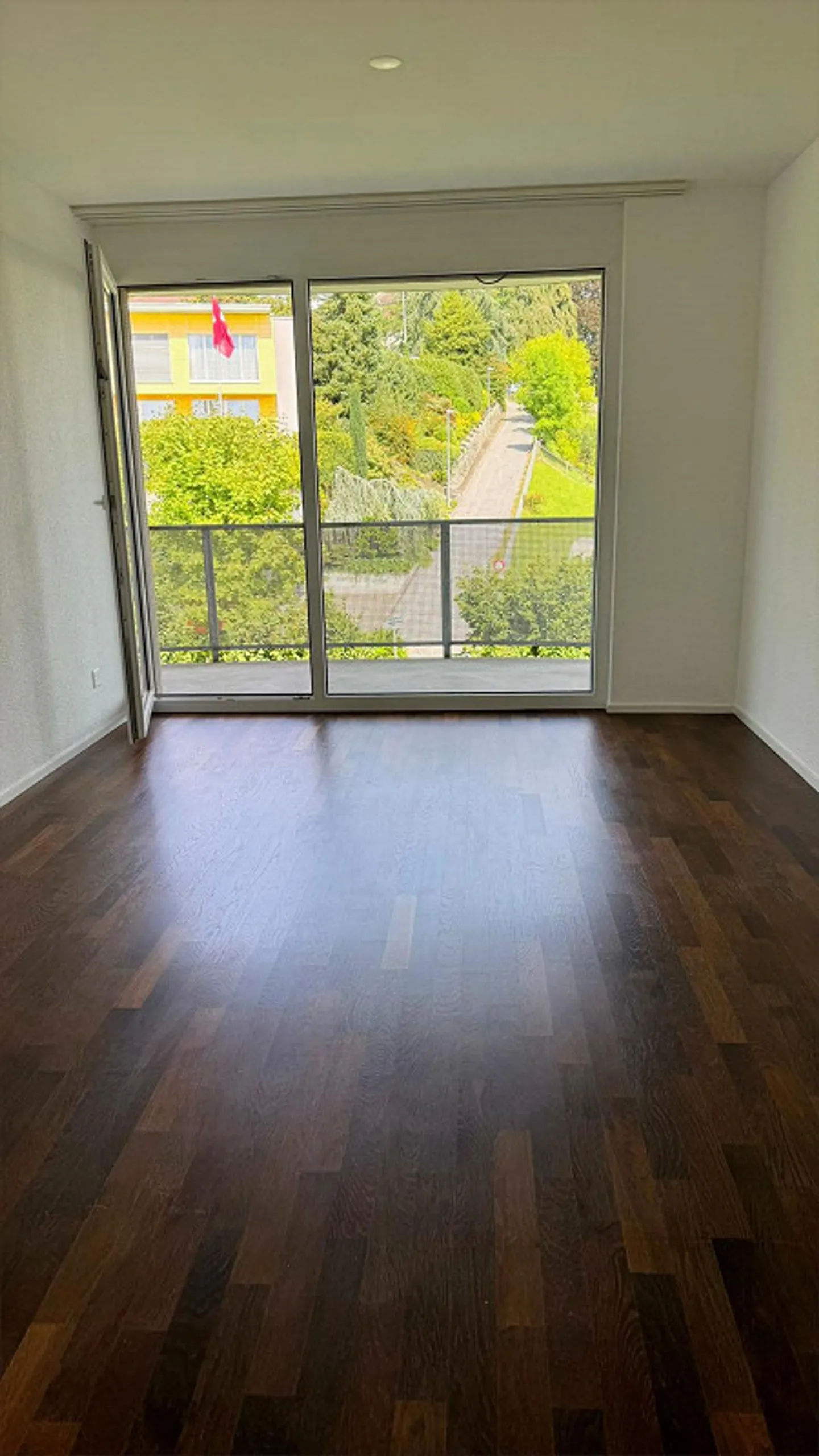Appartement spacieux et moderne au centre de Gossau - Photo 2 sur 14