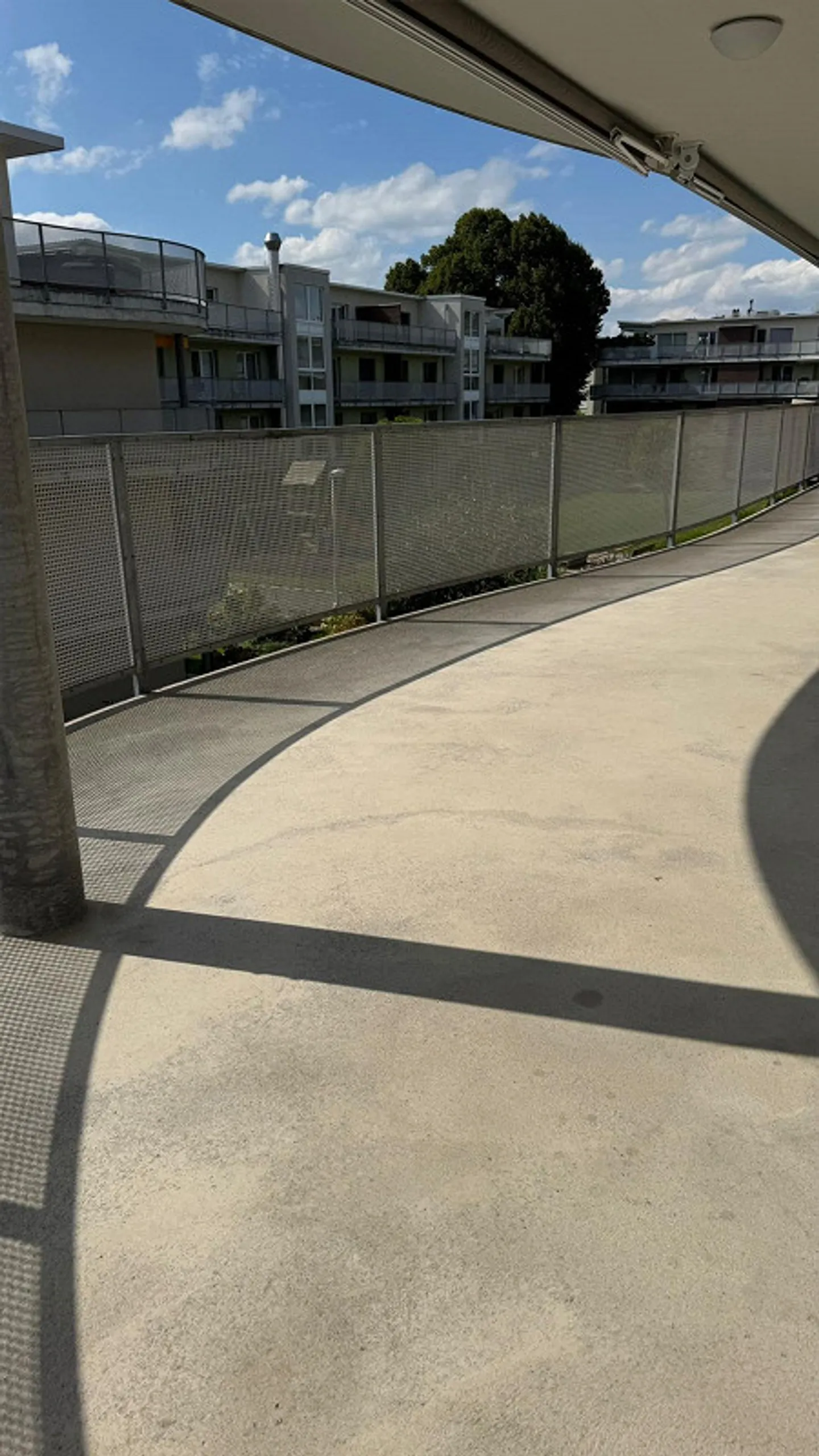 Appartement spacieux et moderne au centre de Gossau - Photo 3 sur 14