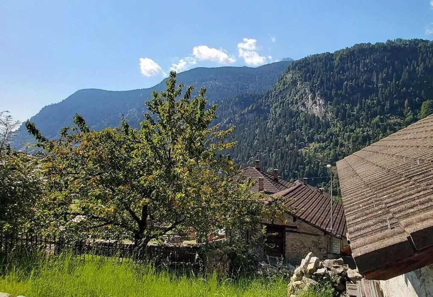 Rustico de 3,5 pièces partiellement rénové avec jardin et belle vue - Photo 10 sur 13