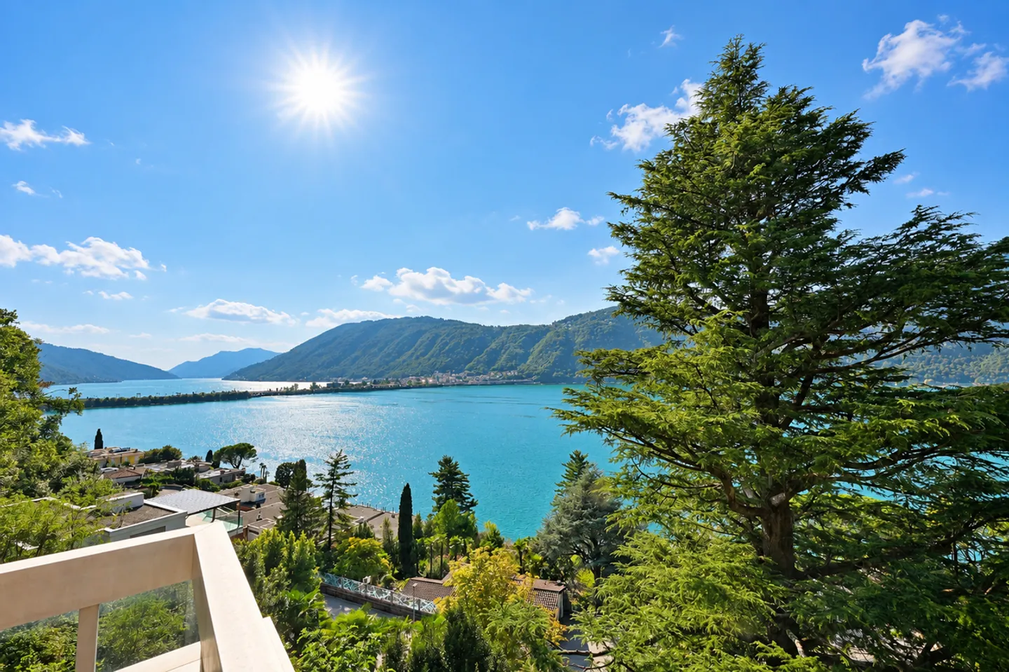 Bright penthouse with a charming view of Lake Lugano - Photo 3 of 15