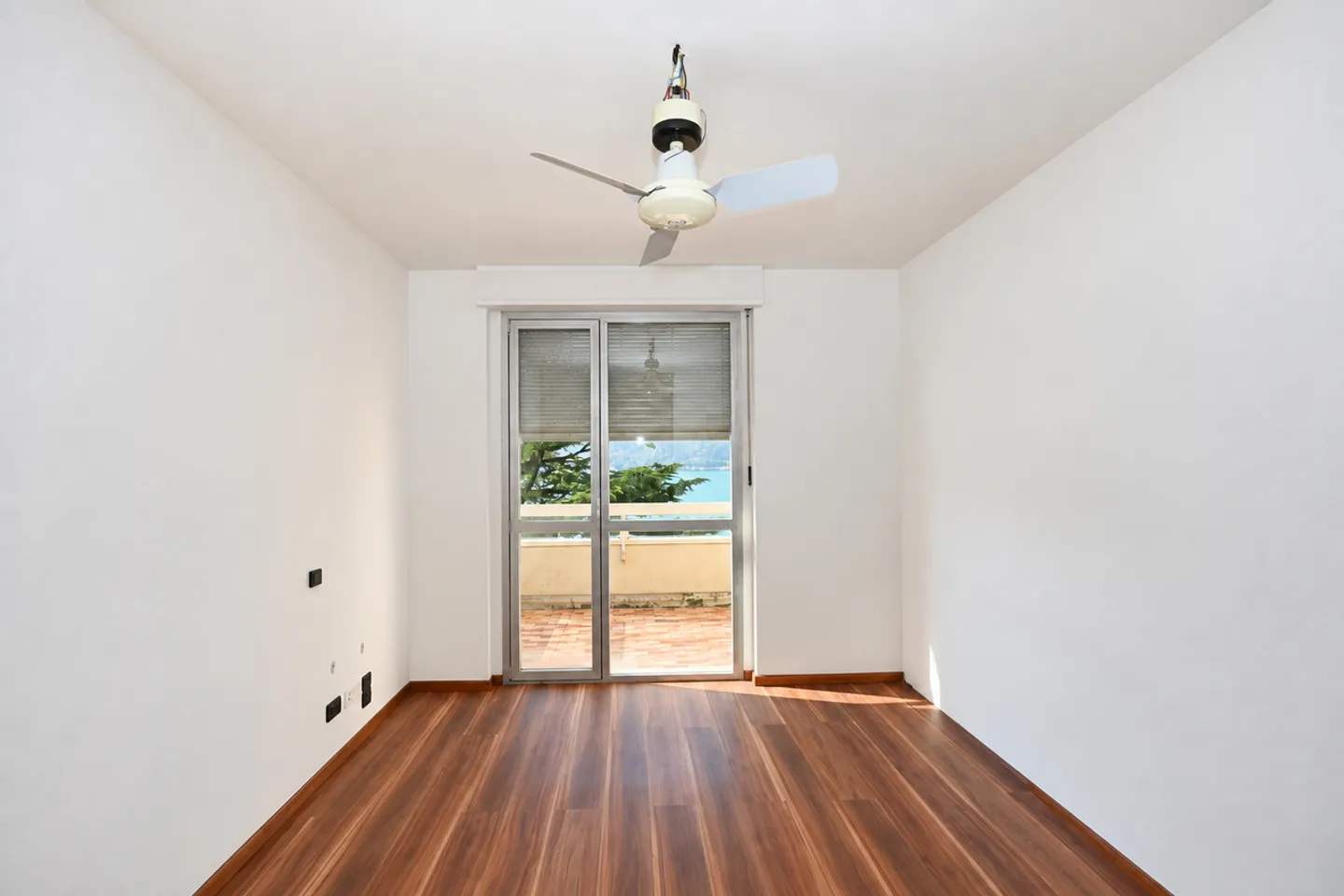 Bright penthouse with a charming view of Lake Lugano - Photo 9 of 15