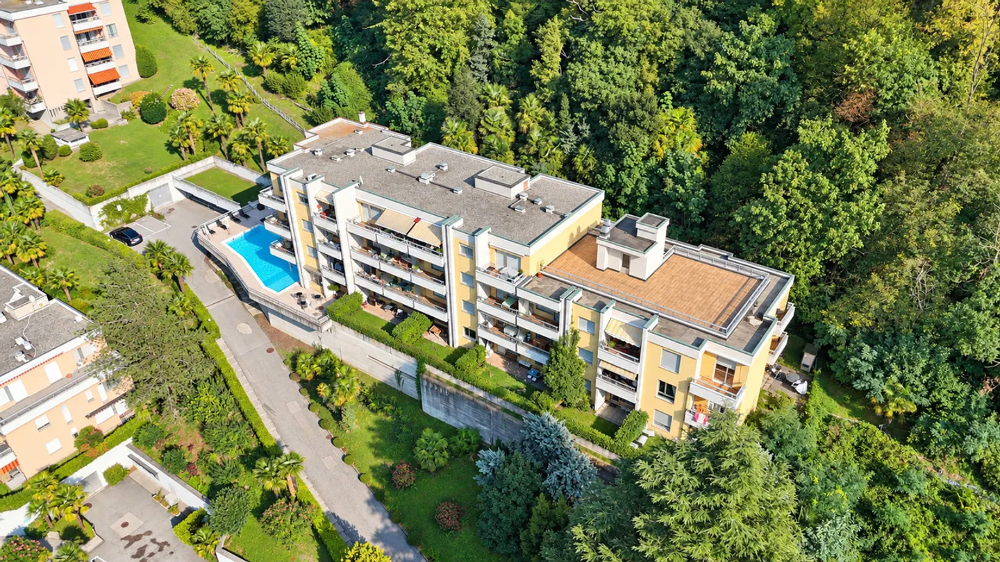 Bright penthouse with a charming view of Lake Lugano - Photo 13 of 15