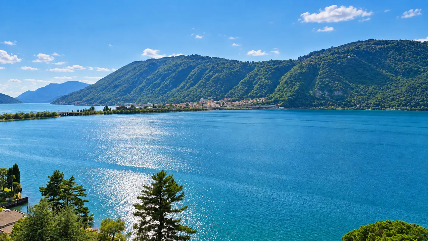 Bright penthouse with a charming view of Lake Lugano - Photo 15 of 15