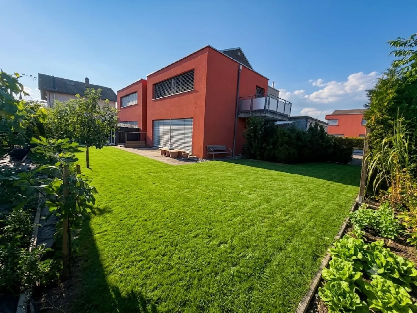 Vivre avec charme et qualité de vie - maison familiale jumelée de 4,5 pièces dans un emplacement familial - Photo 1 sur 16
