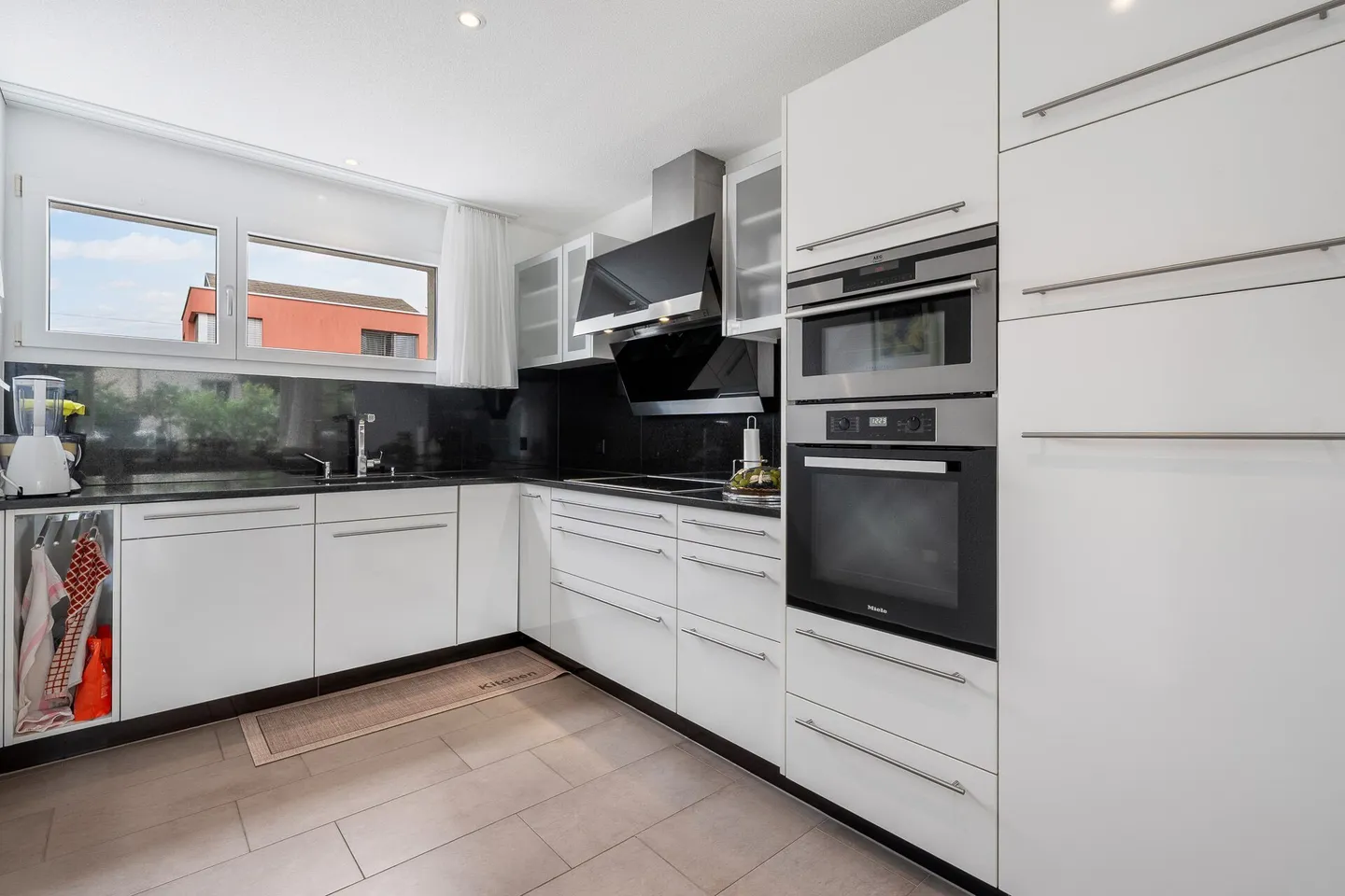 Vivre avec charme et qualité de vie - maison familiale jumelée de 4,5 pièces dans un emplacement familial - Photo 6 sur 16