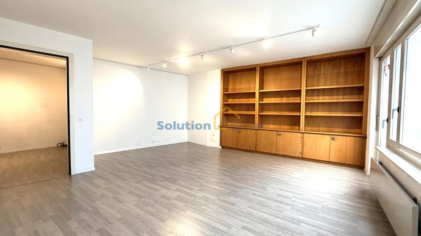 Appartement + un bureau, bénéficie d'un emplacement central - Photo 2 sur 10