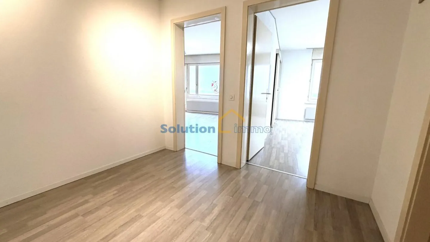 Appartement + un bureau, bénéficie d'un emplacement central - Photo 3 sur 10