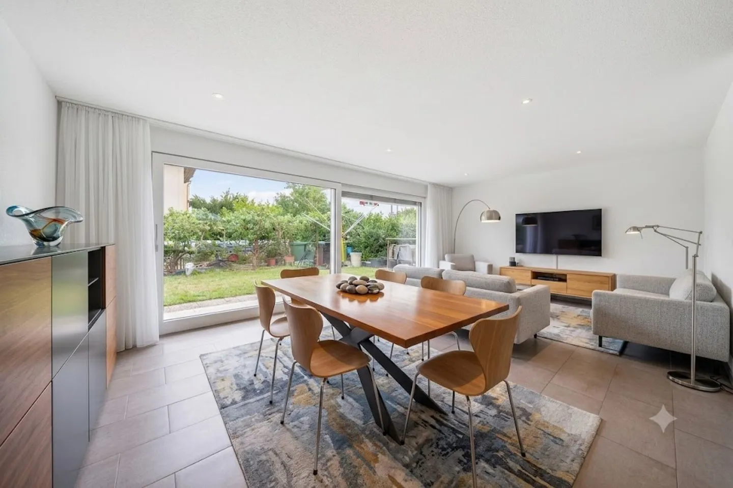 Vivre avec charme et qualité de vie - maison familiale jumelée de 4,5 pièces dans un emplacement familial - Photo 4 sur 16