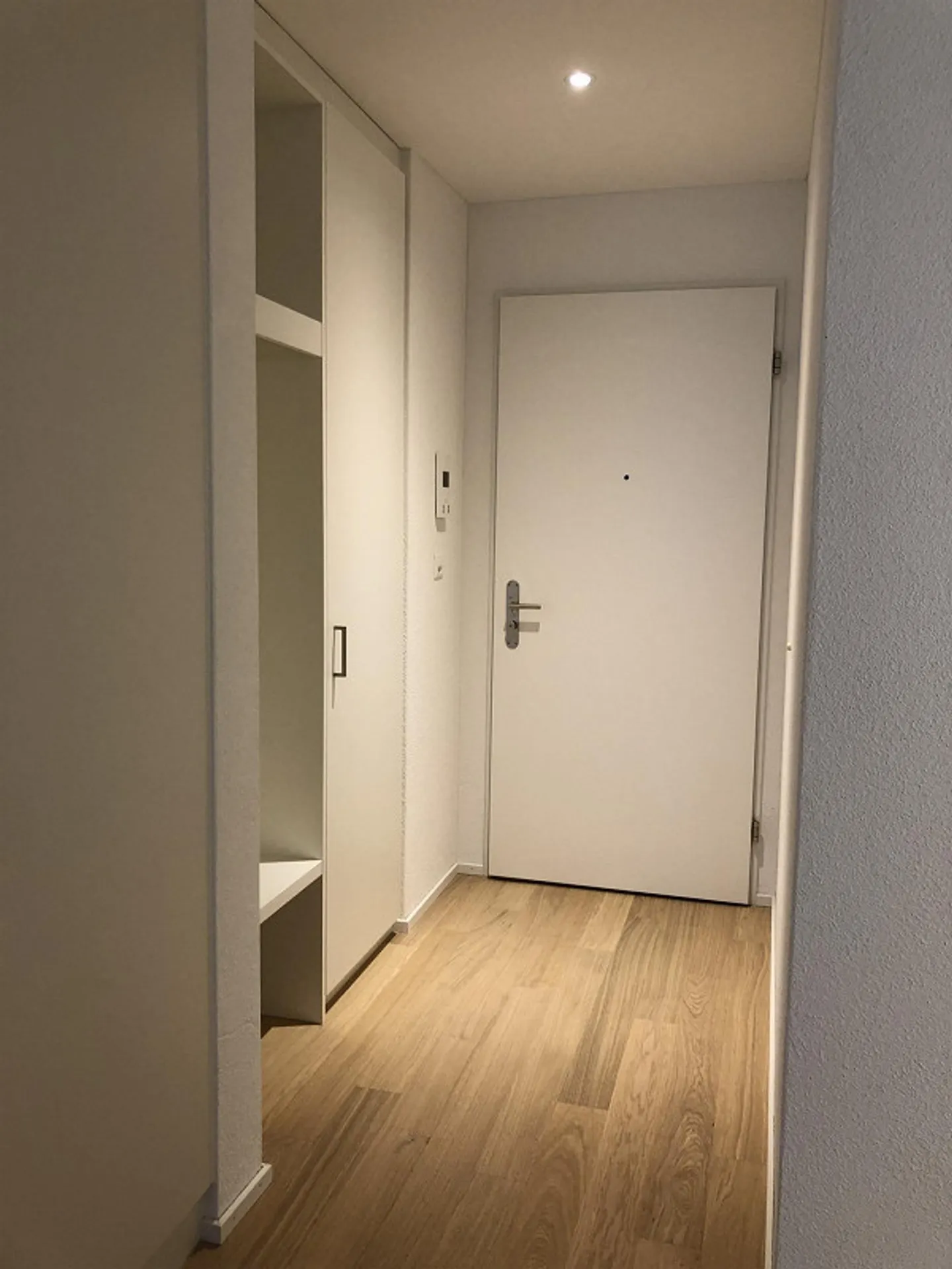 Appartamento luminoso e moderno con grande balcone - Foto 6 di 7