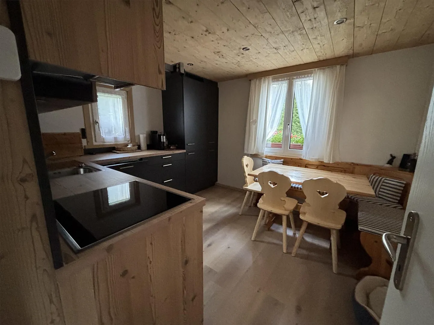 3.5 Zimmer mit Balkon direkt am Obersee in Arosa - Foto 6 von 9