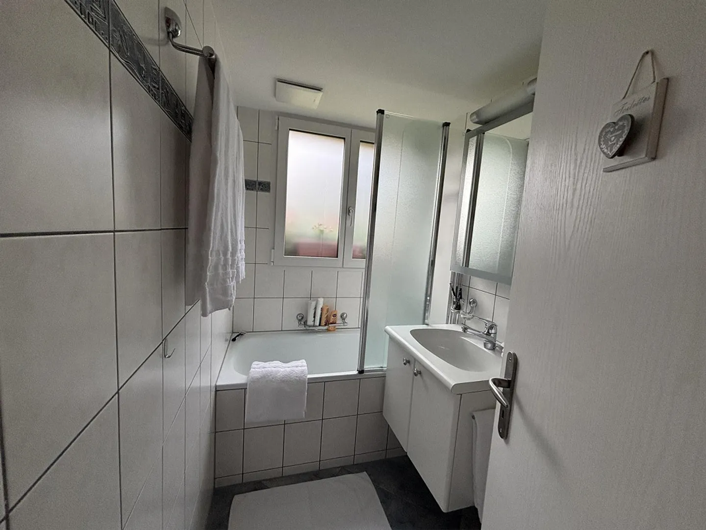 3.5 Zimmer mit Balkon direkt am Obersee in Arosa - Foto 8 von 9
