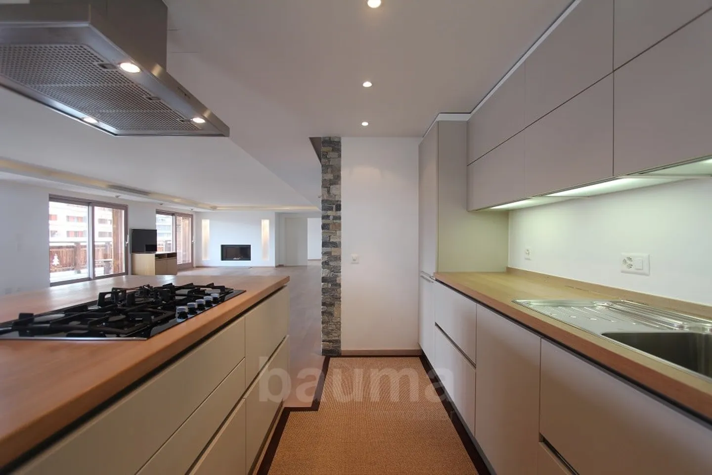 Ampio appartamento di prestigio - Foto 3 di 13