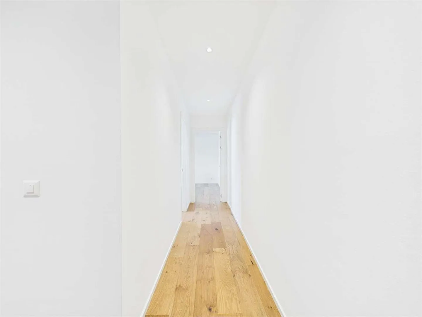 INVESTMENT: Bright 2.5-room apartment - Photo 4 of 7
