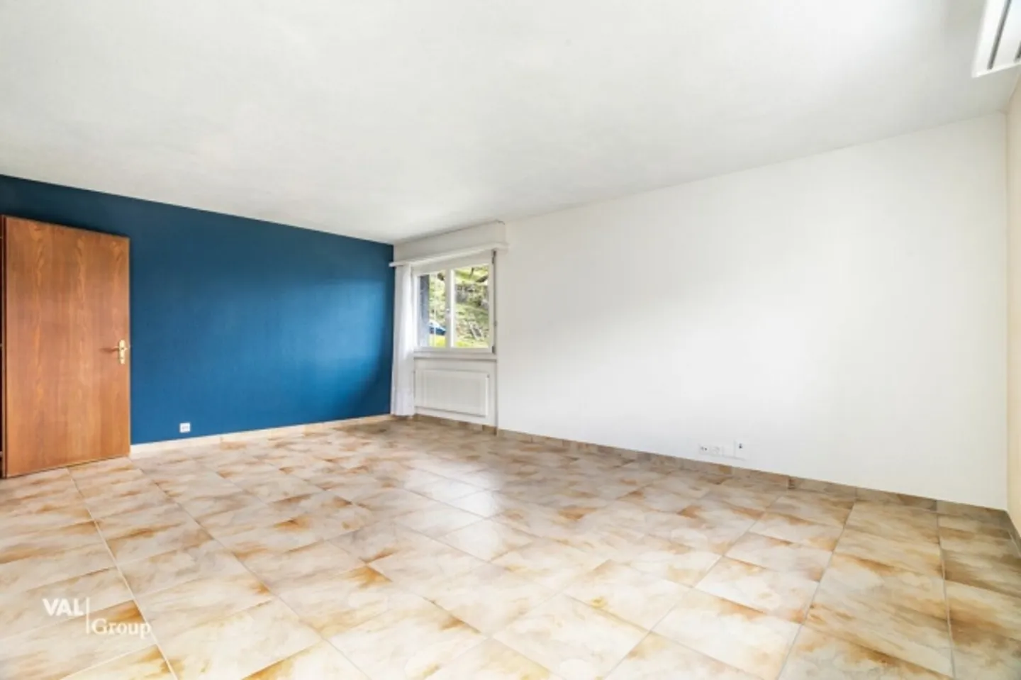 Appartement duplex lumineux à louer avec grand balcon et vue sur la montagne - Photo 4 sur 16