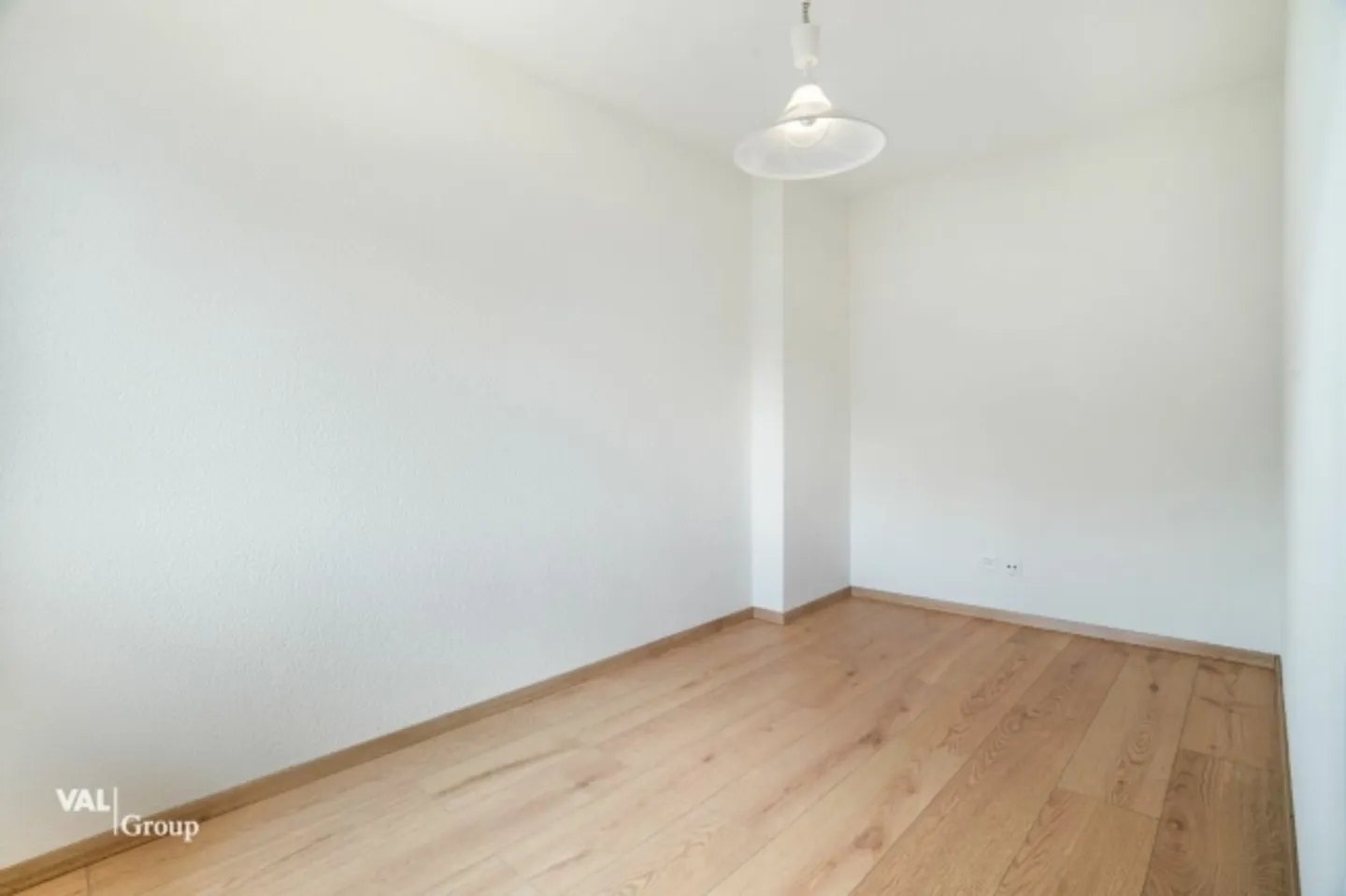 Appartement duplex lumineux à louer avec grand balcon et vue sur la montagne - Photo 9 sur 16