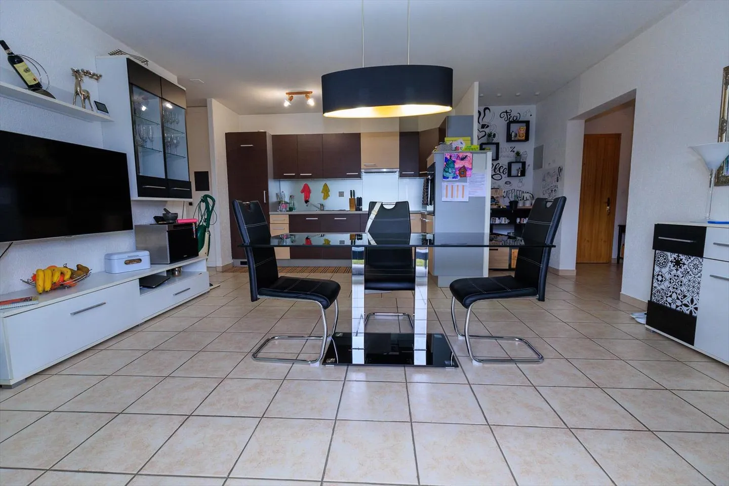 Large 3.5 Room Apartment of 100 m² with Garden – Near Crans-Montana - Photo 3 of 11