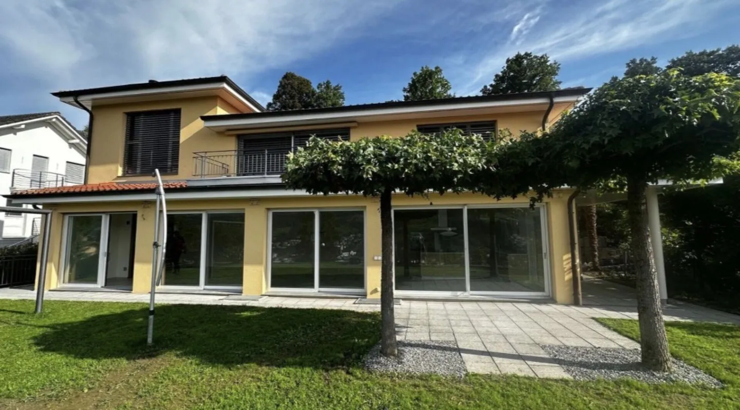 Maison individuelle spacieuse et moderne avec vue imprenable sur Sonnenberg - Photo 1 sur 2