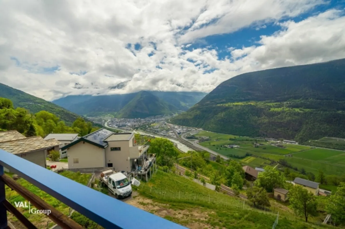 Appartement duplex lumineux à louer avec grand balcon et vue sur la montagne - Photo 14 sur 16