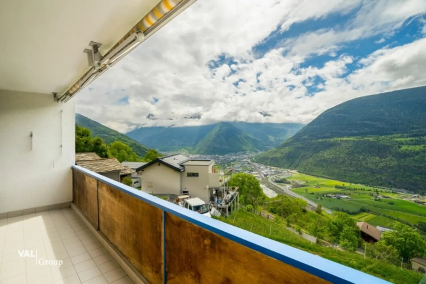 Appartement duplex lumineux à louer avec grand balcon et vue sur la montagne - Photo 15 sur 16